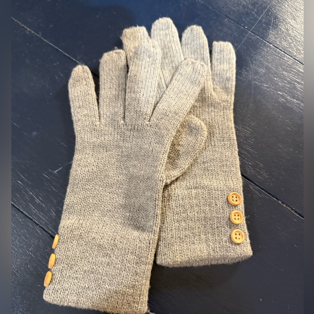 Stylish Gray Knit Gloves with Button Accents